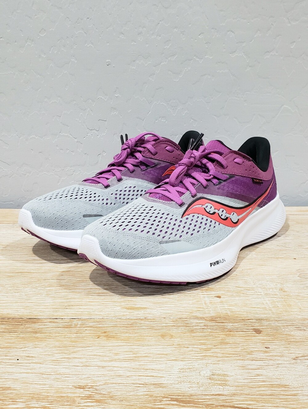 NWOB! SAUCONY Women's Ride 16 Running Shoes (10) Purple/Coral/Gray